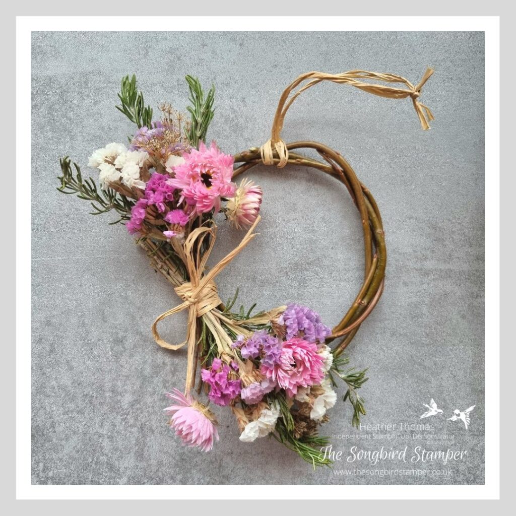 A pretty mini wreath with dried flowers in white, pink and purple.
